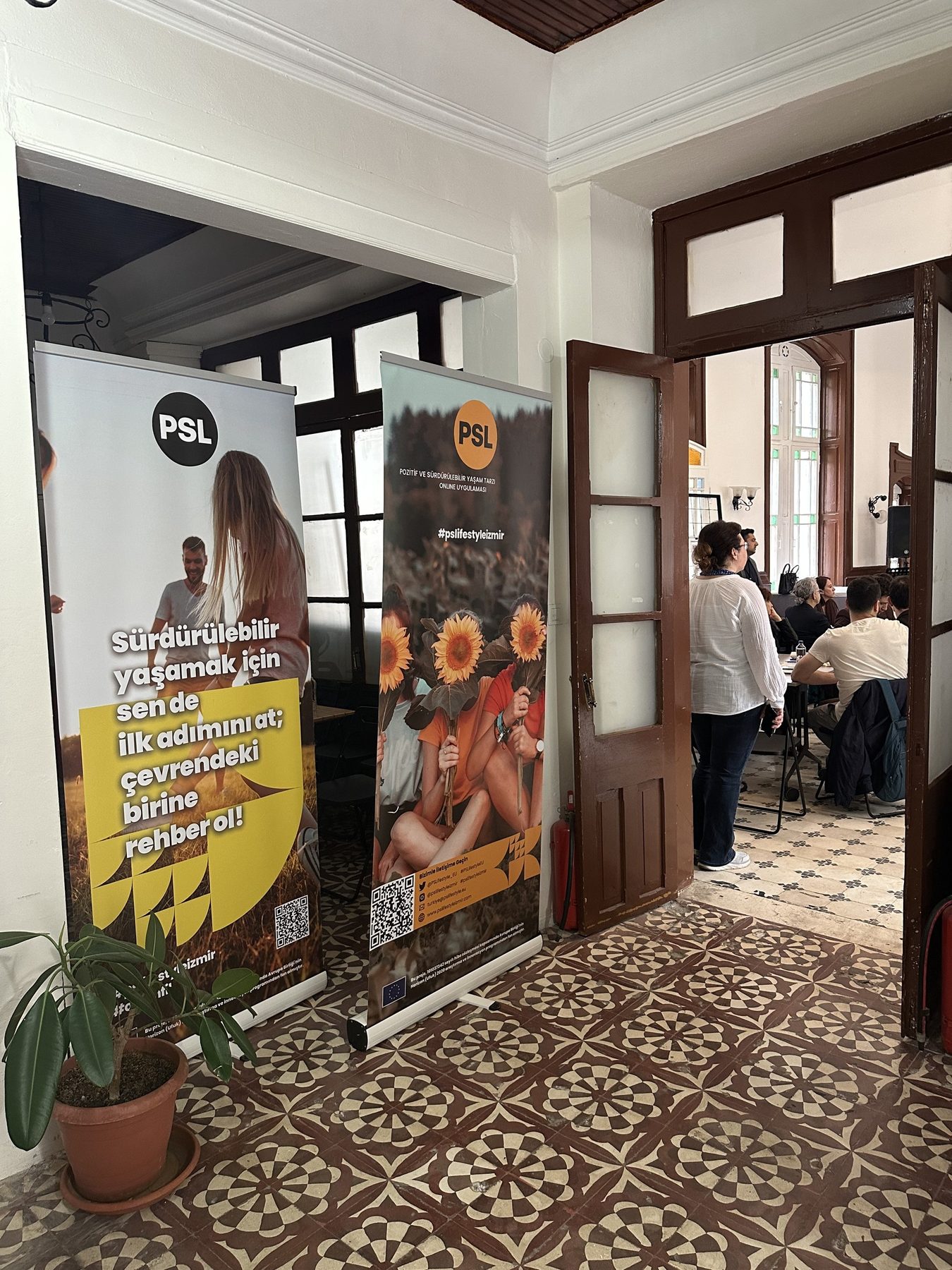 PSL afişleri ve çalıştay alanı